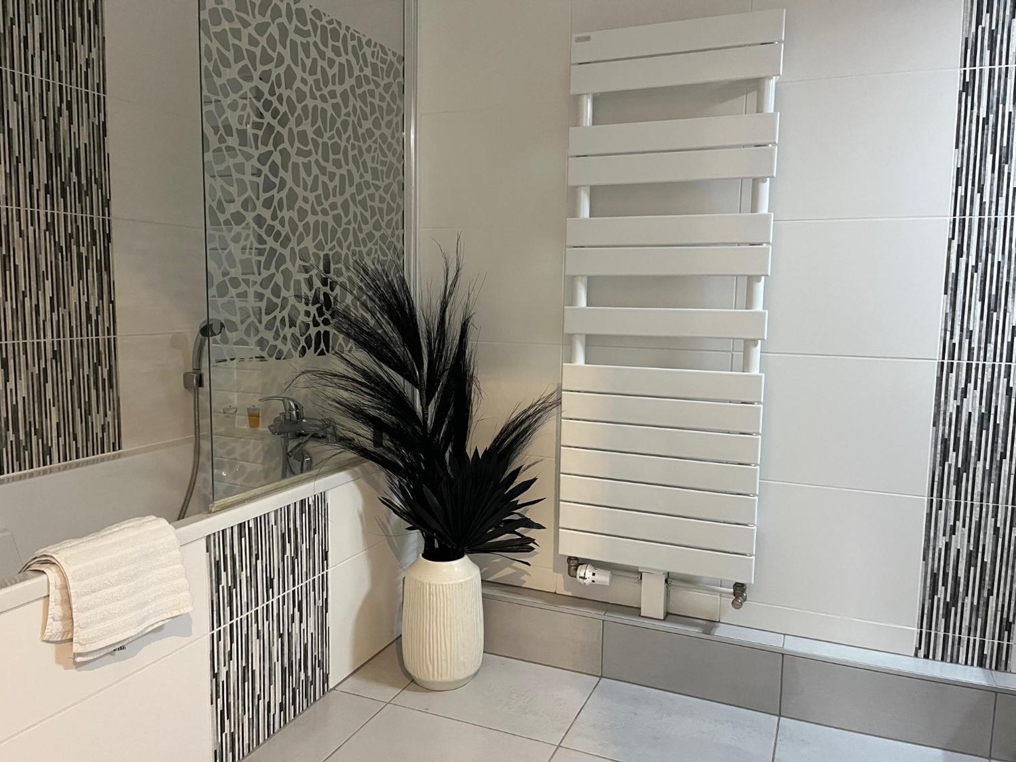 Appartement A Few Steps From Basel With Balcony And Free Private Parking à Saint-Louis  Extérieur photo